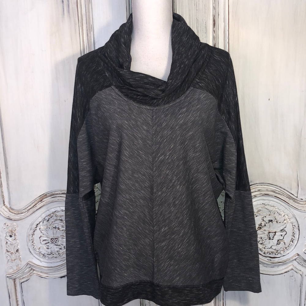 Te Verde Charcoal Gray Women's Sweater